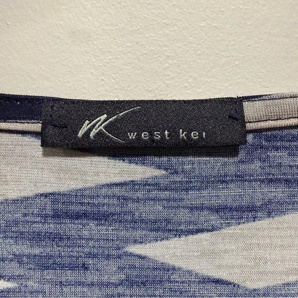 West Kei Asymmetrical Sleeveless Top | Size Large | Navy and Tan | Rouched - Picture 3 of 4